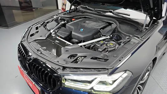 BMW 5 Series (G30) 520i M 2022 6