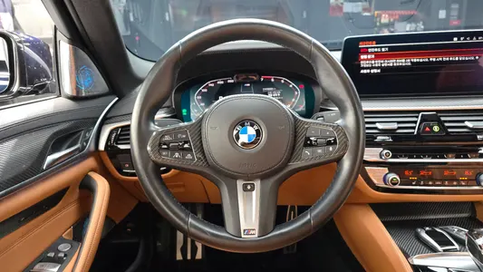 BMW 5 Series (G30) 520i M 2022 13
