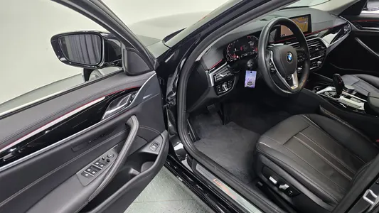 BMW 5 Series (G30) 520i 2020 13
