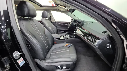 BMW 5 Series (G30) 520i 2020 10