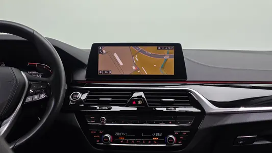 BMW 5 Series (G30) 520i 2020 16