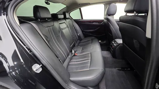 BMW 5 Series (G30) 520i 2020 19