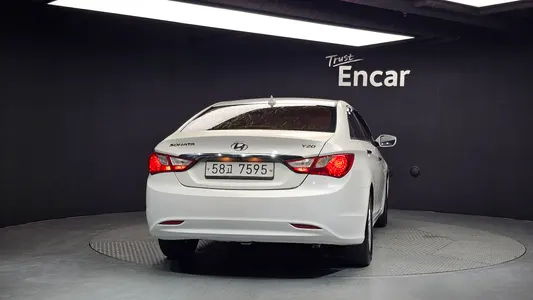 Hyundai YF LPI 2011 4