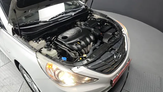Hyundai YF LPI 2011 6