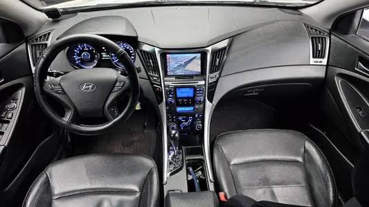 Hyundai YF LPI 2011 7