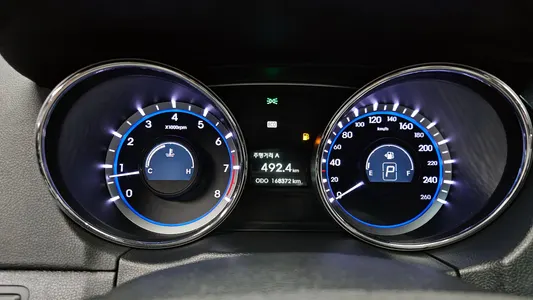 Hyundai YF LPI 2011 8