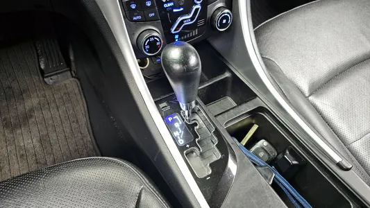 Hyundai YF LPI 2011 9