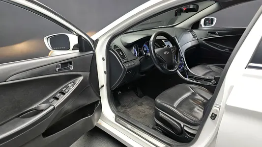 Hyundai YF LPI 2011 11