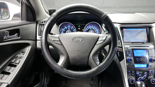 Hyundai YF LPI 2011 13