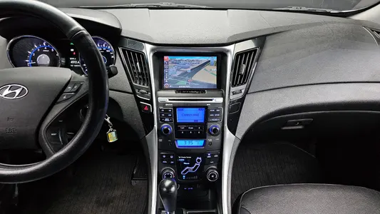Hyundai YF LPI 2011 14