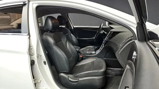 Hyundai YF LPI 2011 10