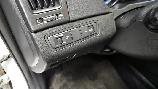Hyundai YF LPI 2011 16