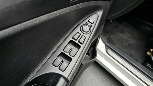 Hyundai YF LPI 2011 17