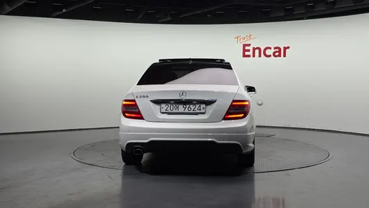 Mercedes-Benz C-Class W204 C200 CGI 2011 4