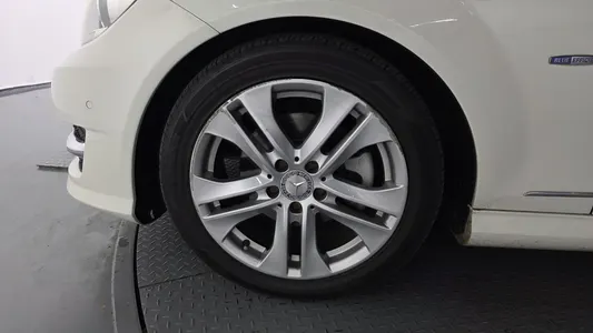 Mercedes-Benz C-Class W204 C200 CGI 2011 5