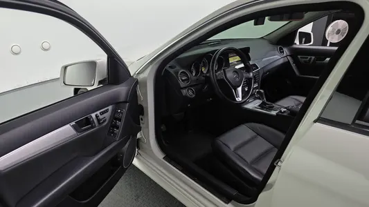 Mercedes-Benz C-Class W204 C200 CGI 2011 11