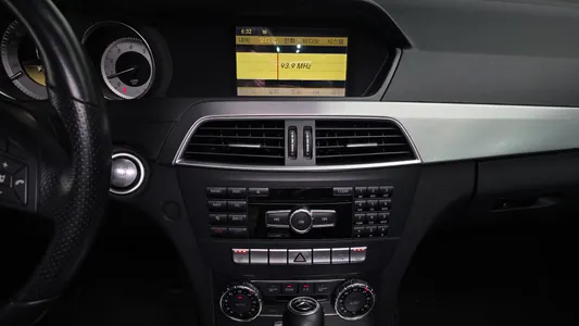 Mercedes-Benz C-Class W204 C200 CGI 2011 14