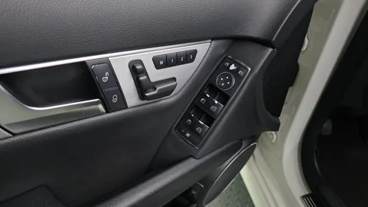 Mercedes-Benz C-Class W204 C200 CGI 2011 17