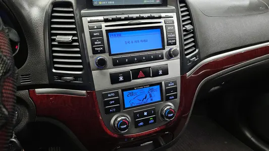Hyundai CM 2WD(2.0 e-VGT) MLX 2011 16