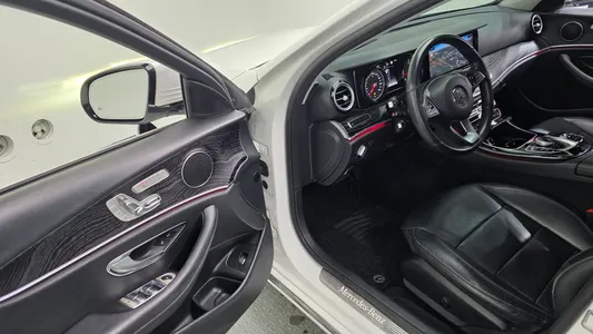 Mercedes-Benz E-Class W213 E220d 4MATIC 2017 13