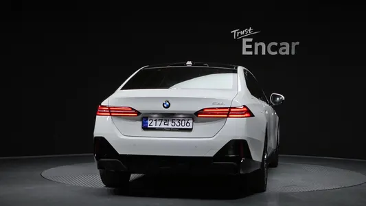 BMW 5 Series (G60) 520i M 2025 4