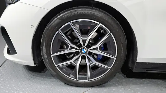 BMW 5 Series (G60) 520i M 2025 5