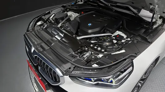 BMW 5 Series (G60) 520i M 2025 6