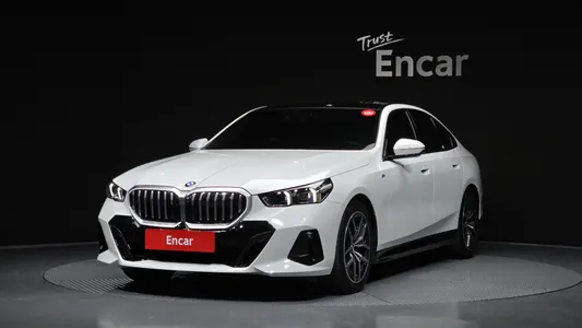 BMW 5 Series (G60) 520i M 2025