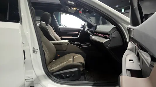 BMW 5 Series (G60) 520i M 2025 11