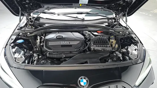 BMW 1 Series (F40) 120i M 2022 5