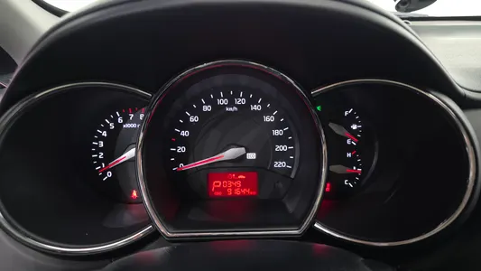 Kia 프라이드 5DR 1.4 MPI 2016 8