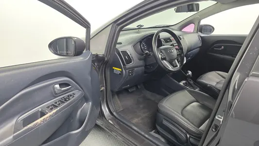 Kia 프라이드 5DR 1.4 MPI 2016 10