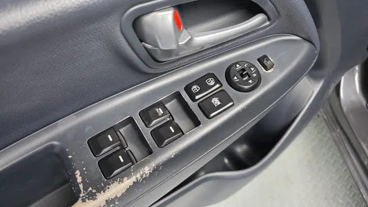 Kia 프라이드 5DR 1.4 MPI 2016 17