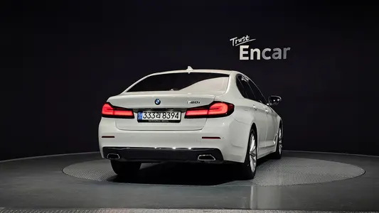 BMW 5 Series (G30) 520i 2022 4