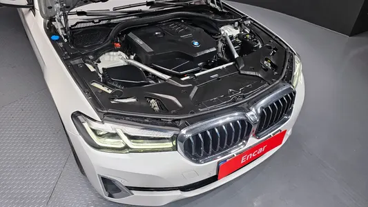BMW 5 Series (G30) 520i 2022 6