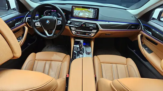 BMW 5 Series (G30) 520i 2022 7