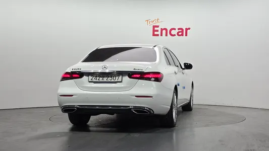 Mercedes-Benz E-Class W213 E220d 4MATIC 2022 4