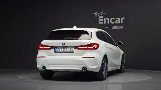 BMW 1 Series (F40) 120i 2022 4