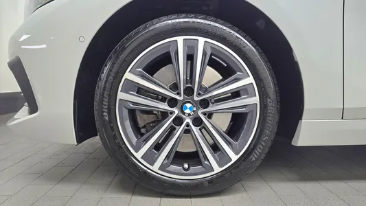 BMW 1 Series (F40) 120i 2022 5