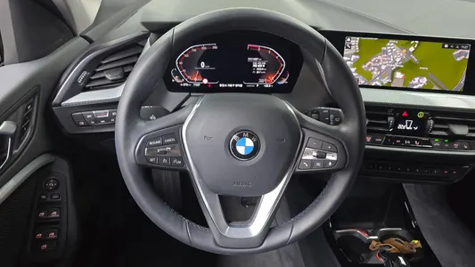 BMW 1 Series (F40) 120i 2022 12