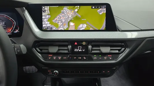 BMW 1 Series (F40) 120i 2022 13