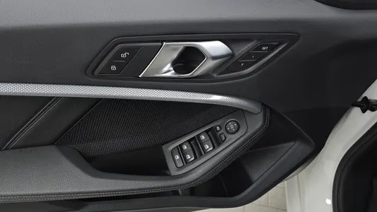 BMW 1 Series (F40) 120i 2022 17