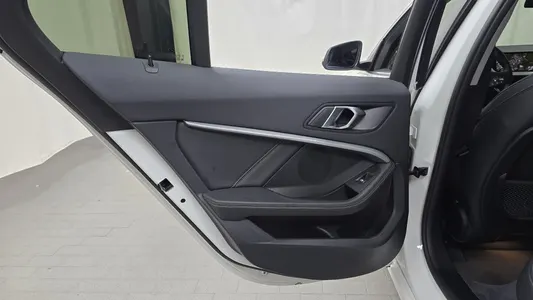 BMW 1 Series (F40) 120i 2022 25