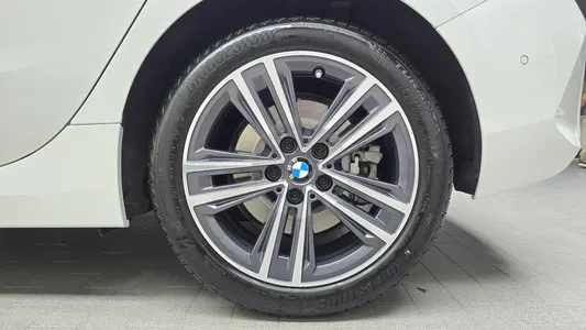 BMW 1 Series (F40) 120i 2022 21