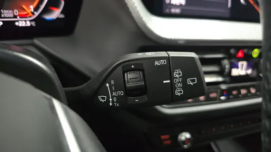 BMW 1 Series (F40) 120i 2022 27