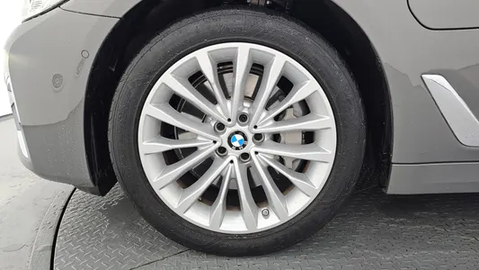 BMW 5 Series (G30) 530e 2021 5