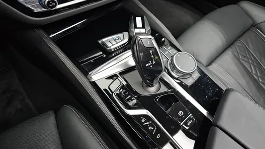 BMW 5 Series (G30) 530e 2021 9