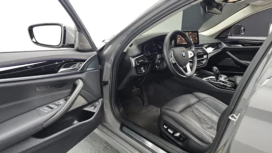 BMW 5 Series (G30) 530e 2021 11