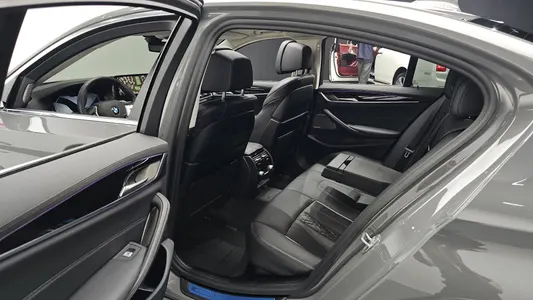 BMW 5 Series (G30) 530e 2021 12
