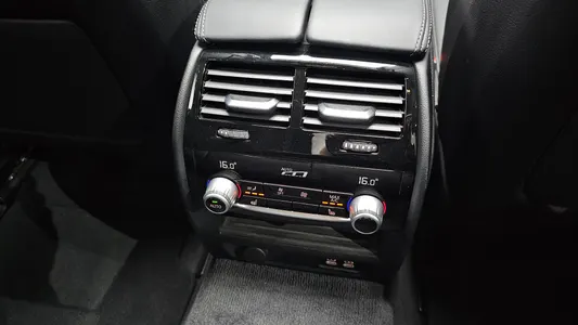 BMW 5 Series (G30) 530e 2021 31